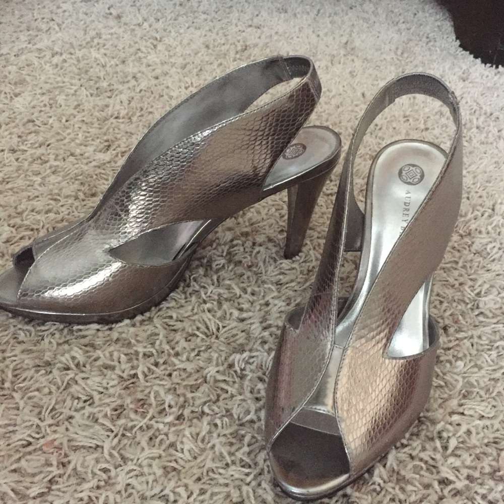 Audrey Brooke Silver Heels Size 9